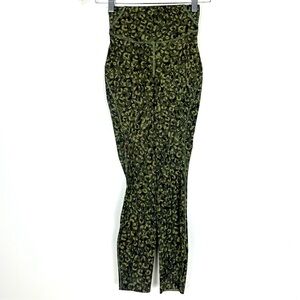 Lululemon Base Pace High-Rise Running Tight 25" Size 2 Intertwined Camo Olive